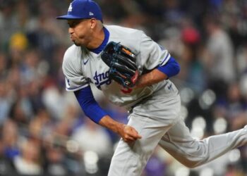 Dodgers closer Edwin Díaz heads back to injured list after bumpy return to action