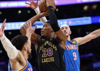 Shaky future of Spectrum’s Lakers channel adds more drama to the team’s sale