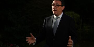 British leader reportedly exchanged messages with impostor of top White House official