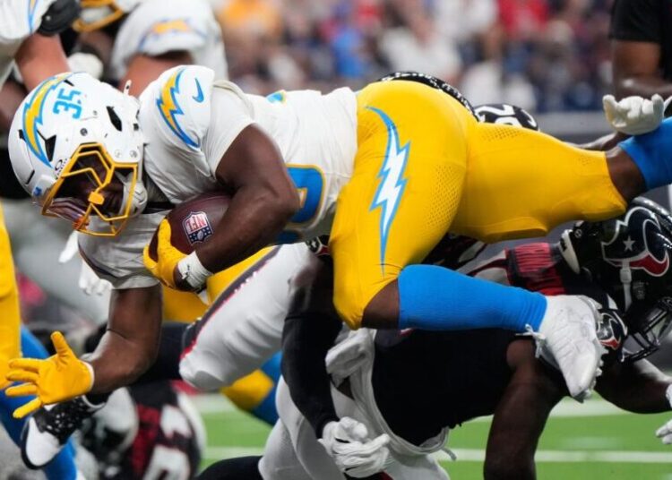 Chargers preseason opener takeaways: Amar Johnson adds intrigue to running back battle