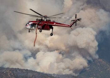 Dangerous wildfire keeps crews from reaching helicopter crash in Utah