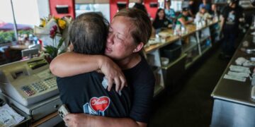 Fans of Heart’s Coffee Shop bid an emotional farewell to the Valley institution after 47 years
