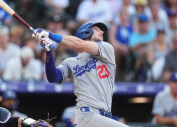 Kyle Tucker finally breaks hitless streak in Dodgers’ win, searches for light in dark season