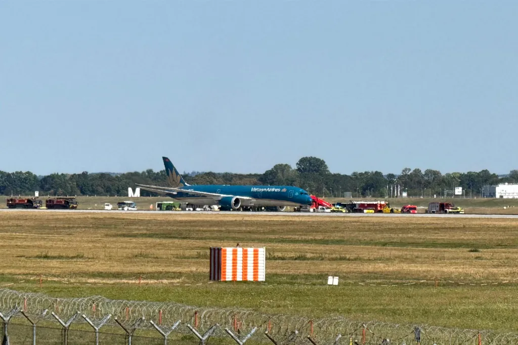 A Vietnam Airlines Boeing 747 sits on the tarmac after landing back at Munich Airport following a dramatic takeoff on Aug. 15, 2026.