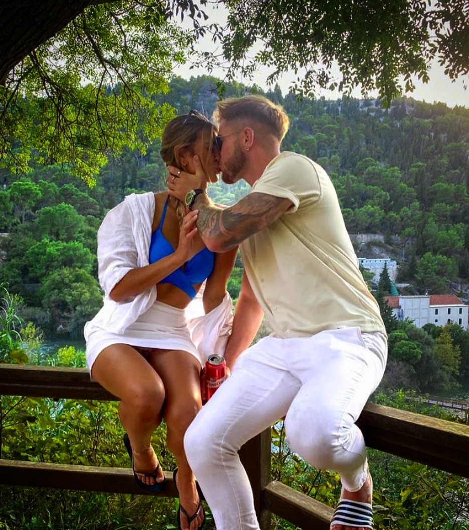 Nathan Gallagher and Gael Cameron kissing.