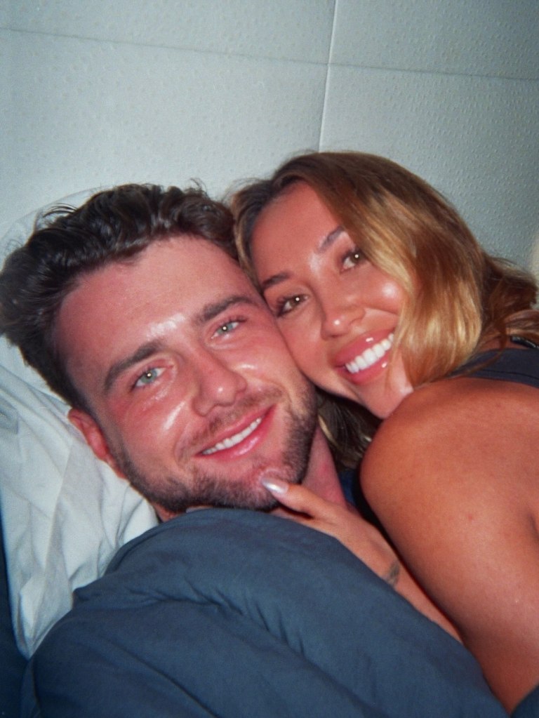 Amber Mozo and Harry Jowsey cuddling together.