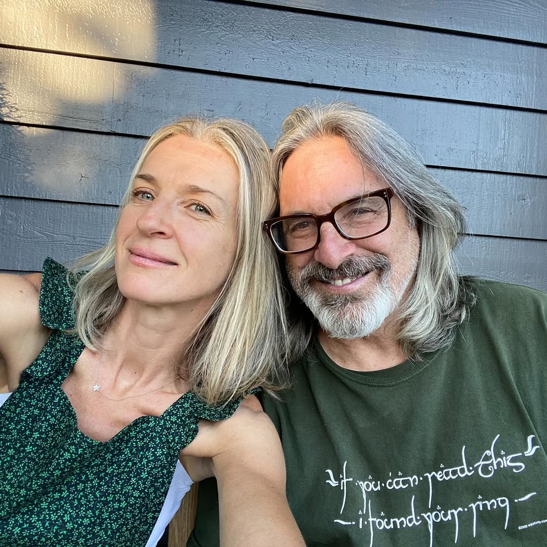 Robert and Ever Carradine posing for a photo.