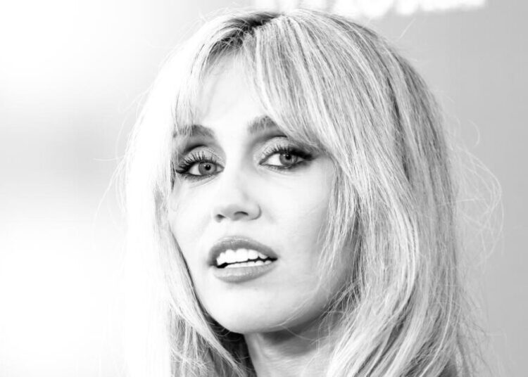 Did Miley Cyrus just go mononymous? The pop star appears to have changed her name