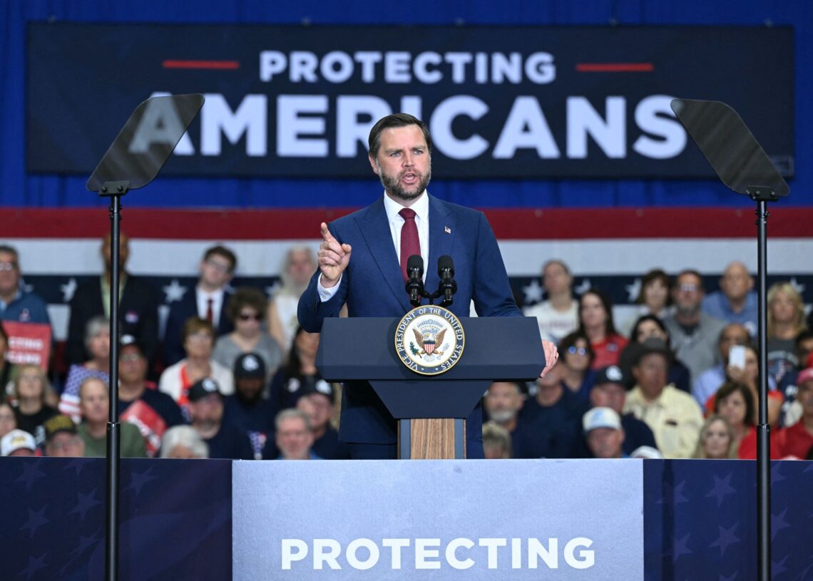 Some Jewish Republicans bashed JD Vance. Then he got a standing ovation.