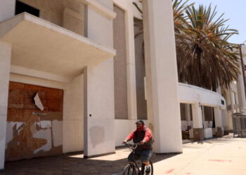 This L.A. mall was dead longer than it was alive. Then Taylor Swift and Beyonce discovered it