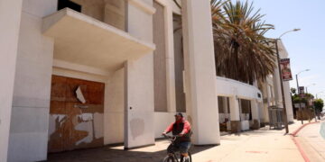 This L.A. mall was dead longer than it was alive. Then Taylor Swift and Beyonce discovered it