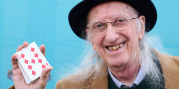 Juan Tamariz, Master Magician of Misdirection and Joy, Dies at 83