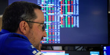 Global Bond Sell-Off Puts Investors on Edge