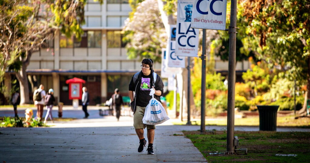 Community colleges would be able to award far more bachelor’s degrees if Newsom approves