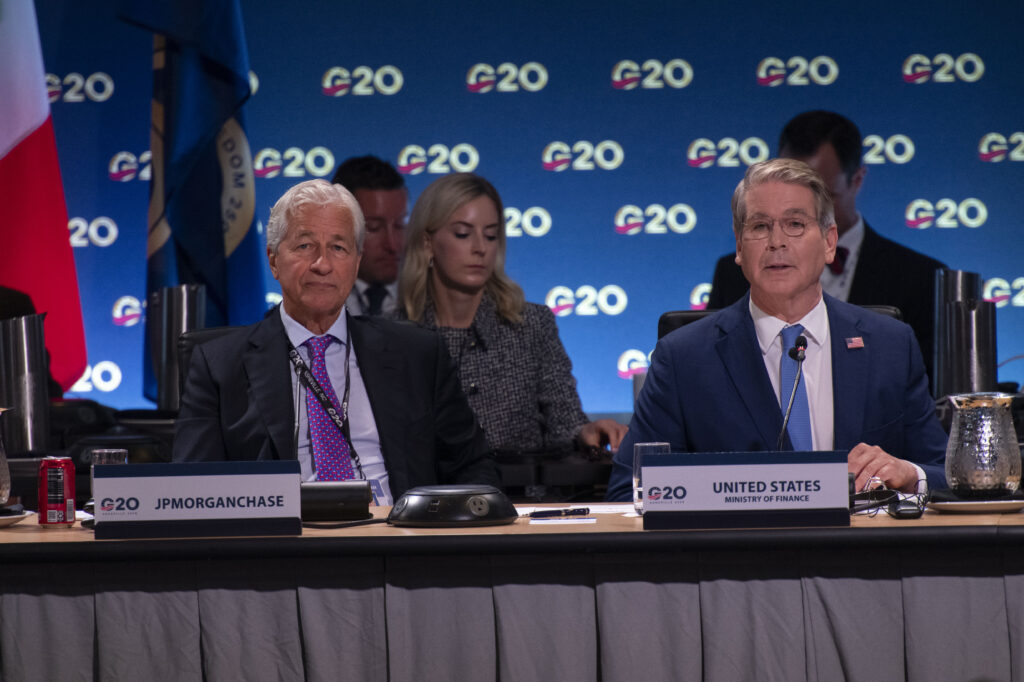 Trump Defends Hosting Russia at G20 as Europeans Voice Disapproval