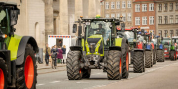 Tractors Clog Copenhagen as Farmers Protest Fertilizer Restrictions