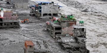 In Nepal’s Tragedy, a Warning for a Warming World