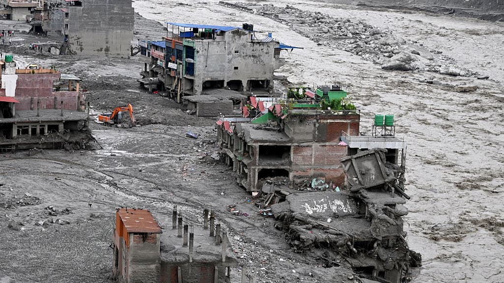 In Nepal’s Tragedy, a Warning for a Warming World