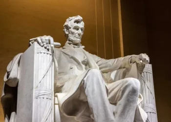 Trump can now ‘behead the Lincoln Memorial’ after ballroom ruling: ex-DHS insider
