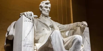 Trump can now ‘behead the Lincoln Memorial’ after ballroom ruling: ex-DHS insider