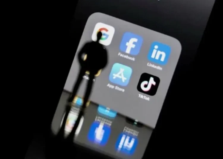 Outrage after another ‘spineless’ tech giant bends a knee to Trump’s demand: ‘Cowards’
