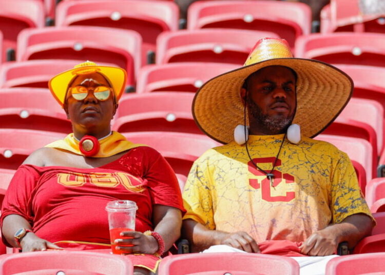 Lincoln Riley defends USC amid criticism of season opener crowd