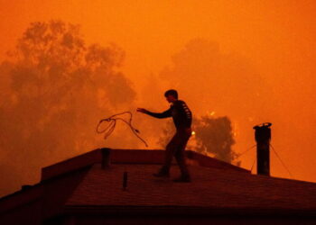 Aggressive Plaskett fire outgrows Timber fire as Big Sur wildfires rage