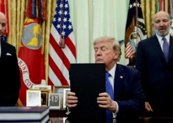 Griping GOP lawmakers dodge Trump’s ‘mess’ of a demand: ‘Waste of time’