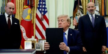 Griping GOP lawmakers dodge Trump’s ‘mess’ of a demand: ‘Waste of time’