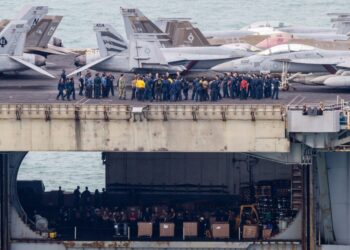 USS Abraham Lincoln docks in Thailand after 9 months at sea