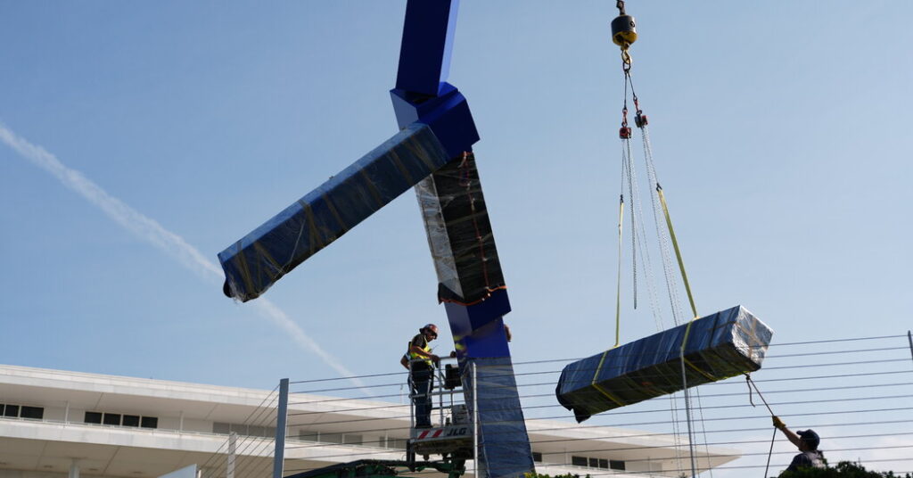 Kennedy Center Begins Removing Outdoor ‘Blue’ Sculpture