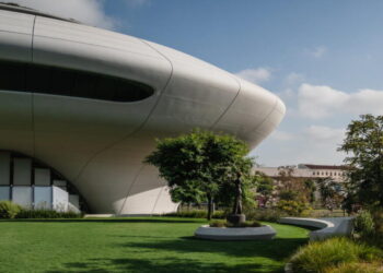 Fresh or infuriating? Lucas Museum of Narrative Art defiantly breaks the rules