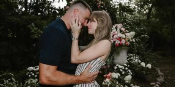 Eyewitness gives the most detailed account of Travis and Taylor’s wedding yet: Cocktails, ‘castle’ and who did karaoke