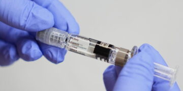 Top U.S. doctors offer updated flu and COVID vaccine recommendations, aiming to ease confusion