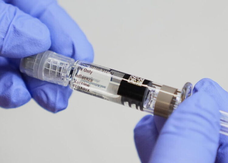 Top U.S. doctors offer updated flu and COVID vaccine recommendations, aiming to ease confusion