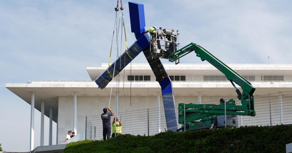 Kennedy Center disassembles ‘Blue’ sculpture from its grounds