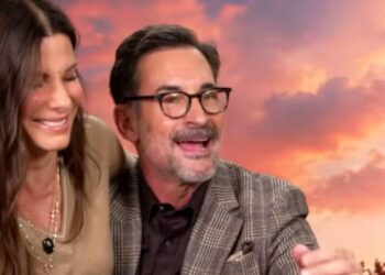 Sandra Bullock Shocks ‘Extra’ Host by Crashing His Interview 40 Years After They Waited Tables Together