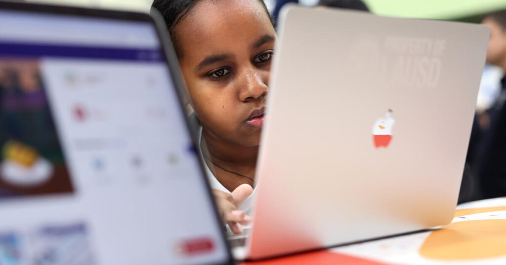 LAUSD adopts moratorium on student AI use, another big move to limit classroom computer use