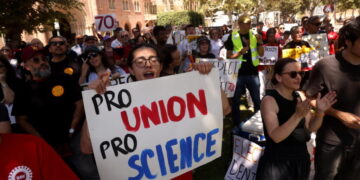 USC faculty rally in support of unionizing with new, high-placed city allies