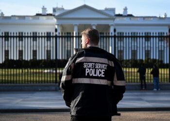 Secret Service is getting the fortified White House that past presidents resisted