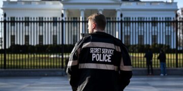 Secret Service is getting the fortified White House that past presidents resisted