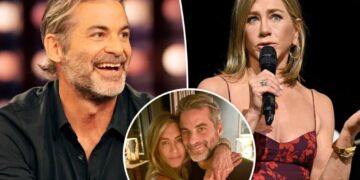 Jennifer Aniston makes extremely racy joke while interviewing boyfriend Jim Curtis