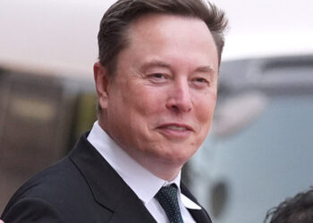 Fences Mended, Musk Begins Spending to Boost Republicans