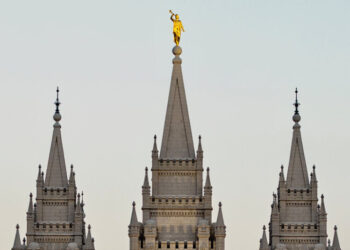 In Utah, a Long-Shrouded Temple Flings Open Its Doors