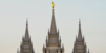 In Utah, a Long-Shrouded Temple Flings Open Its Doors