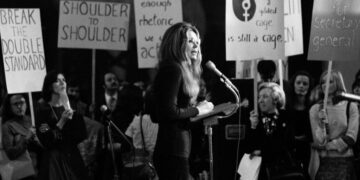 Hillary Clinton, Lena Dunham and Others Celebrate Gloria Steinem