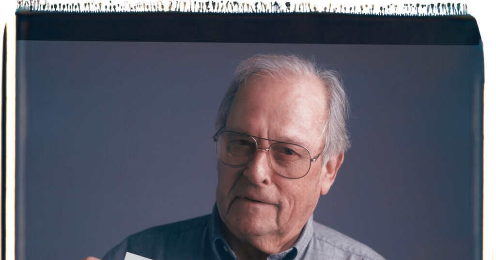 Slava Veder, Whose Camera Captured a Defining Vietnam Homecoming, Dies at 99