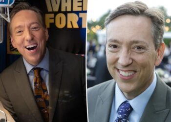 Photos show ‘Wheel of Fortune’ announcer Jim Thornton in alleged pedophilia chatroom for nearly an hour on plane