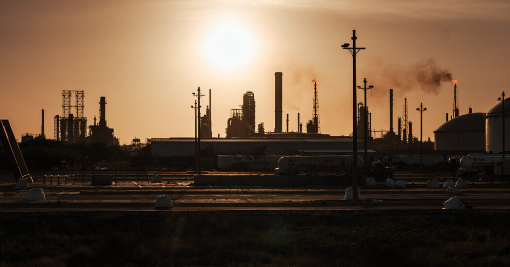Behind the Investigations Into the Venezuelan Oilman Partnering With Trump