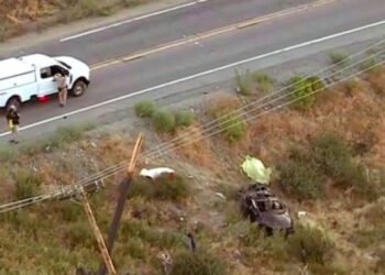 4 people dead, 2 hurt after vehicle rolls off mountain road near Wrightwood